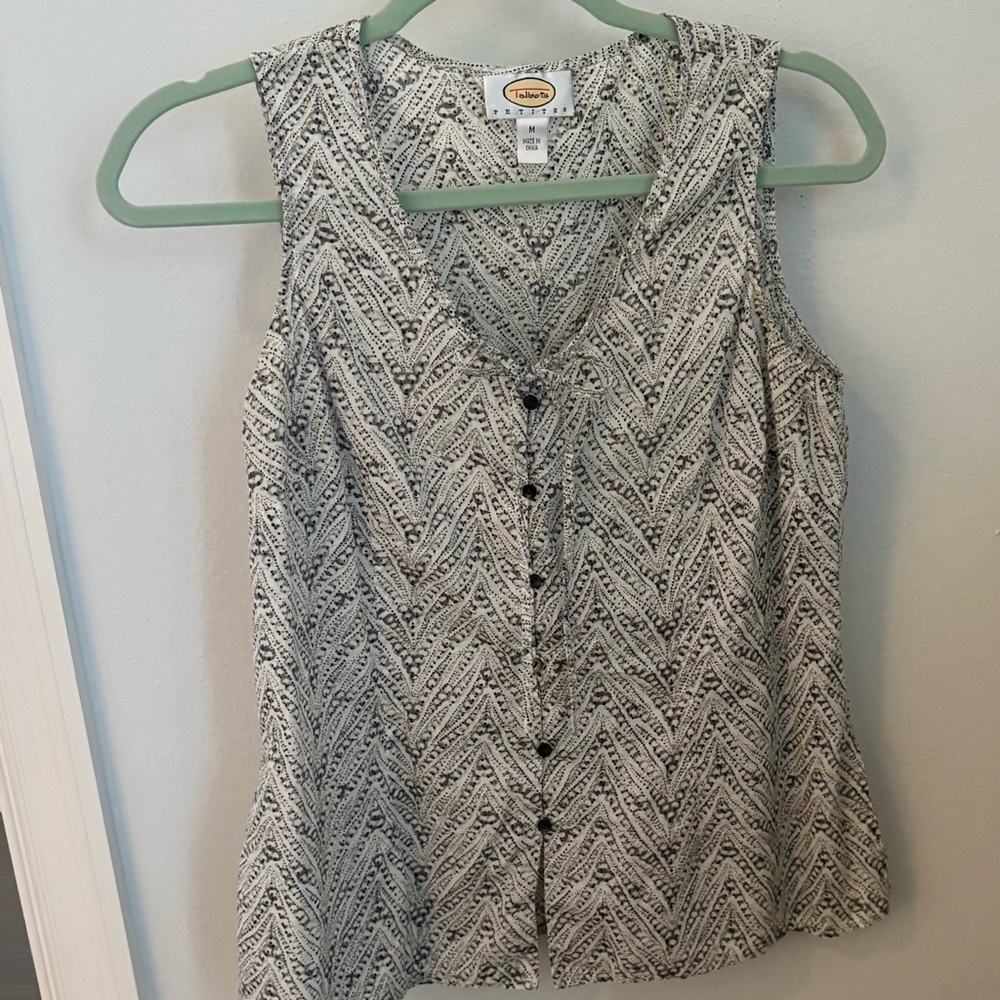 Talbots black/white button-up tank top with a chic bow detail in size M petite